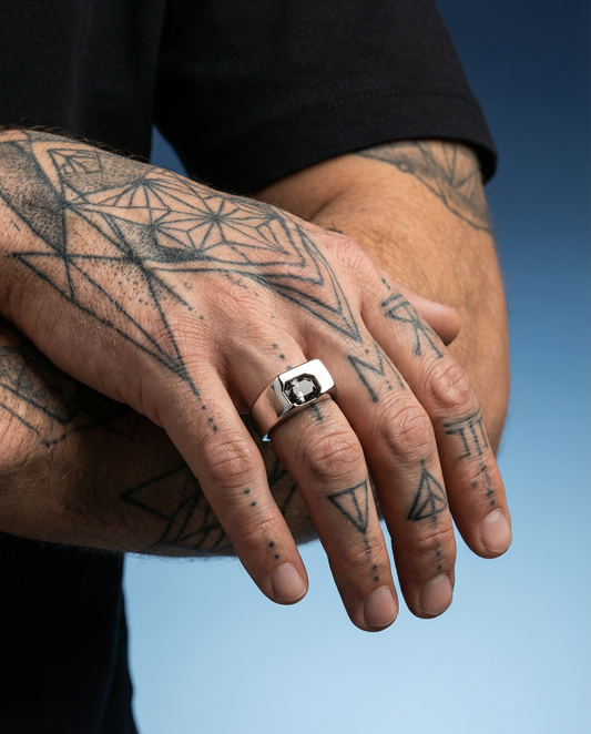 Cornerstone - טבעת חותם עם זירקון - אפור