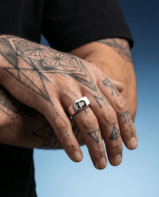 Cornerstone - טבעת חותם עם זירקון - אפור - KINZOKU